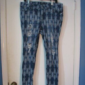 Forever 21 + F21 Plus Fancy Jeans Size 16 Aztec Tribal Print Skinny Tapered EUC